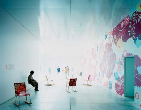 Michael Lin,
New work for 21st Century Museum of Contemporary Art, Kanazawa, 2004
