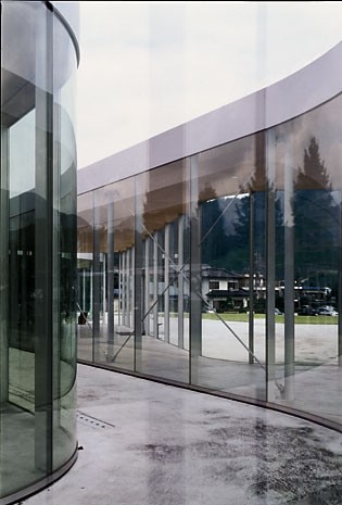 The use of glass panels for 
all vertical surfaces results in a visually permeable pavilion-like building which appears to melt into its surroundings
