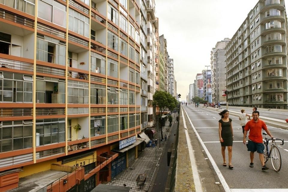 Minhocao is an elevated freeway that cuts through the area just to the west of downtown São Paulo