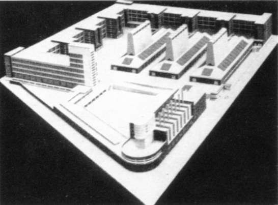 For the design of the Krasnoje Snamja (literally “red flag”) in St Petersburg, Mendelsohn called on consultants Erich Lasser, a machinery expert, and structural engineer Salomonsen. At the centre of the site of the industrial buildings, the three dying shops, 45 metres high and 105 metres long, are an enlarged repeat of the Friedrich Steinberg Hermann & C hat factory at Luckenwalde, perhaps the most significant building of German expressionism. The section of the buildings, tapering towards the top, as well as recalling the shape of a hat, acts as a chimney for internal ventilation. © Erich Mendelsohn. <i>Opera completa</i>, Testo & Immagine e Bruno Zevi, Torino 1997