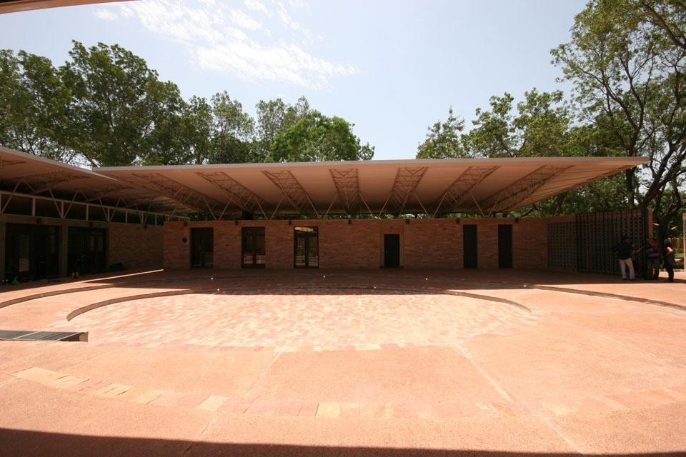 Kéré organizes the Mali National Park’s sports center around a courtyard/square. Photos Francis Kéré