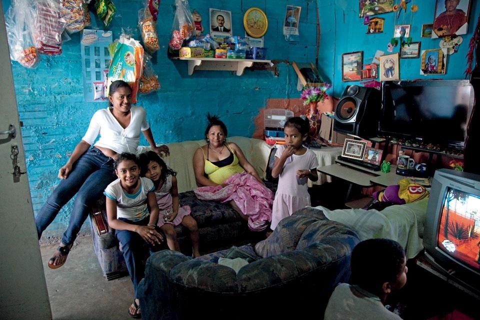 Señora María and family
in her apartment on the 6th
floor, where she lives and sells
chucherías (home-made sweets).