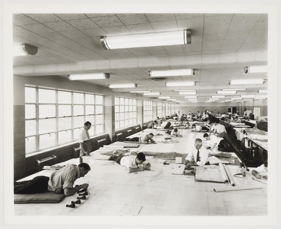 Ford Motor bomber factory, Willow Run, Michigan, by Albert Kahn Associates, view of
the drafting room, 1942. Photograph by Hedrich-Blessing. CCA Collection. Gift of
Federico Bucci. Canadian Centre for Architecture, Montreal. © Chicago History
Museum, HB-07074-G.