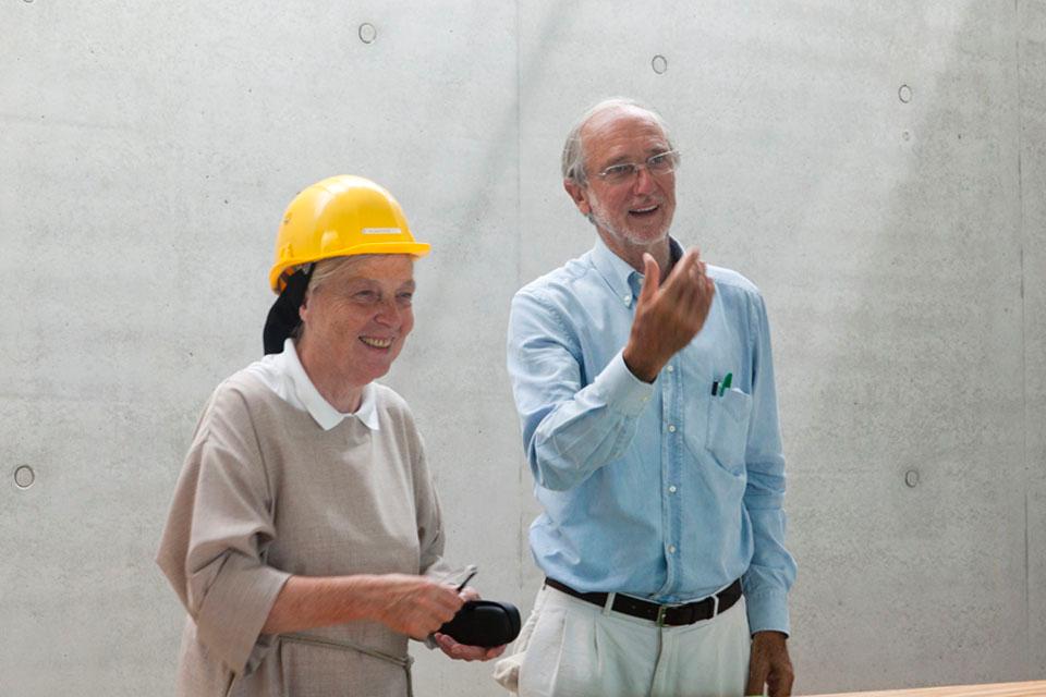 Sister  Brigitte de Singly and Renzo Piano visiting  the site. Photo Michel Denancé