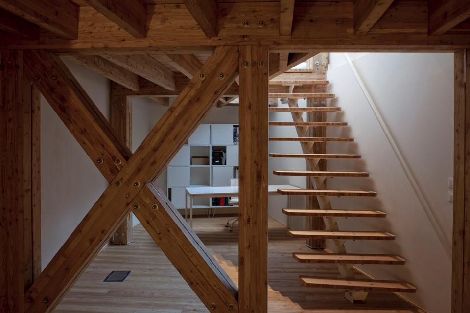 A small wood staircase links the office in the basement to the ground floor.