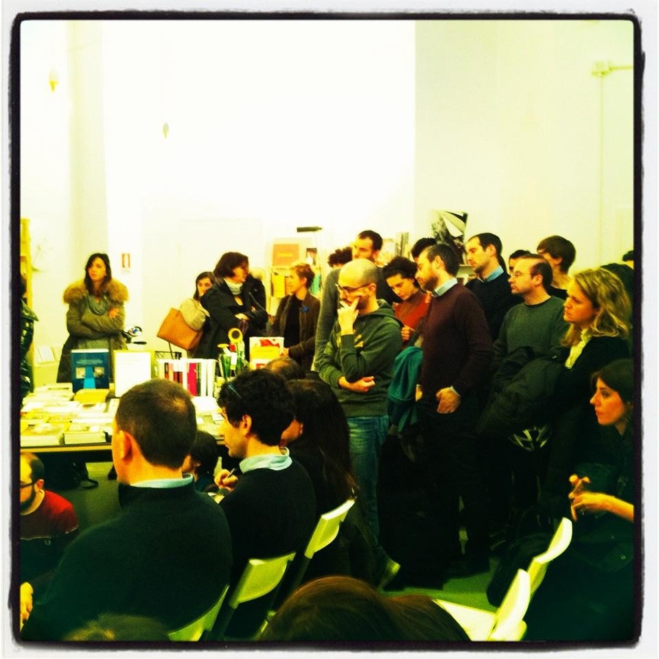 Top: A view of the <em>Archizines</em> show at Spazio FMG per l'architettura, in Milan. Above: The debate that closed the show on 23 February, at 121+ Libreria Extemporanea, in Milan