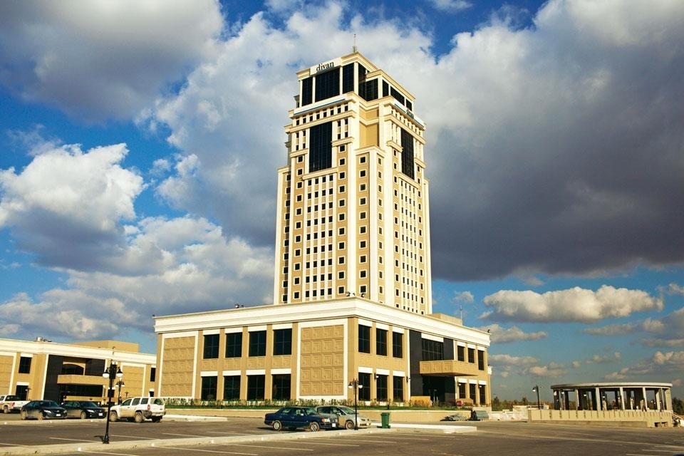 The exterior of the new
23-storey Divan Hotel in
Erbil. Over the past five
years, government policy has
had a significant impact on
the city’s urban development
and construction