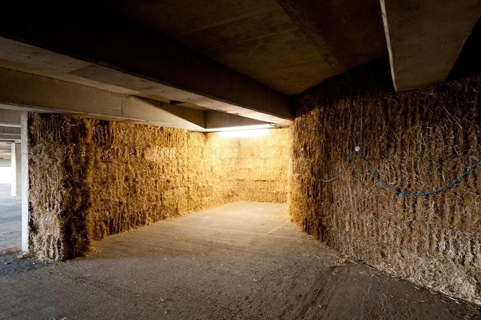Auditorium, commissioned
by Bold Tendencies in 2011, made from barley straw 