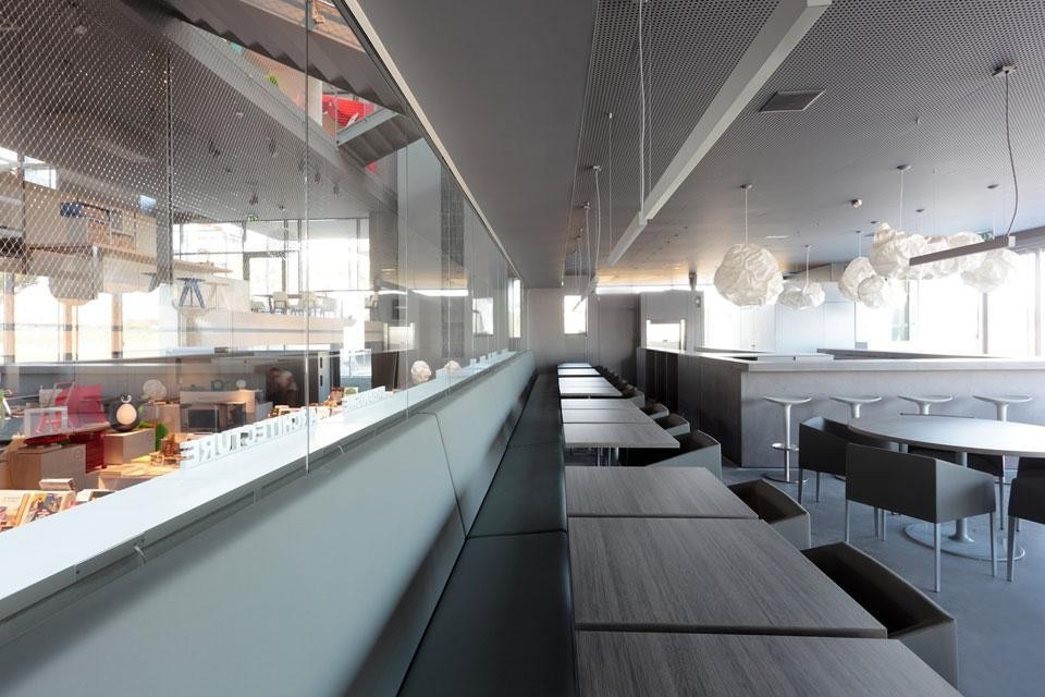 The MIA restaurant, run by Pascal Sanchez, has a central counter in Beton Lège concrete