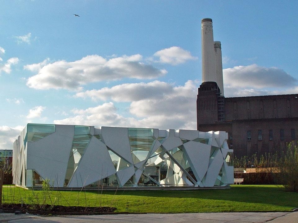 Top: Frank O. Gehry,<em>Music-Pavillion</em>, 2008. Copyright 2012 Château La Coste and Frank O. Gehry. Above: Toyo Ito's Serpentine Pavilion, Battersea Power Station, London. Copyright <a href="http://www.flickr.com/photos/fleshmeatdoll/2907567060/" target="_blank">Thomas Volstorf</a>