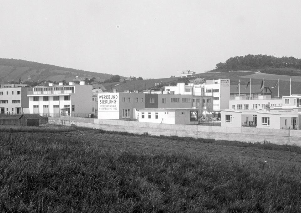 View of the Werkbundsiedlung from the south, with the Rote Berg in the background, 1932. Photo by Martin Gerlach jun. © Wien Museum