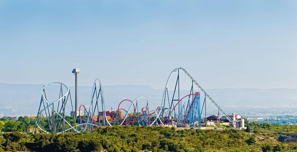 The Spanish PortAventura
theme park was built at
Salou, Tarragona, in 1994.
Among its most spectacular
roller-coasters are the
Dragon Khan, famous for its
8 loops, and the Shambhala,
which at 76 metres is the
highest in Europe