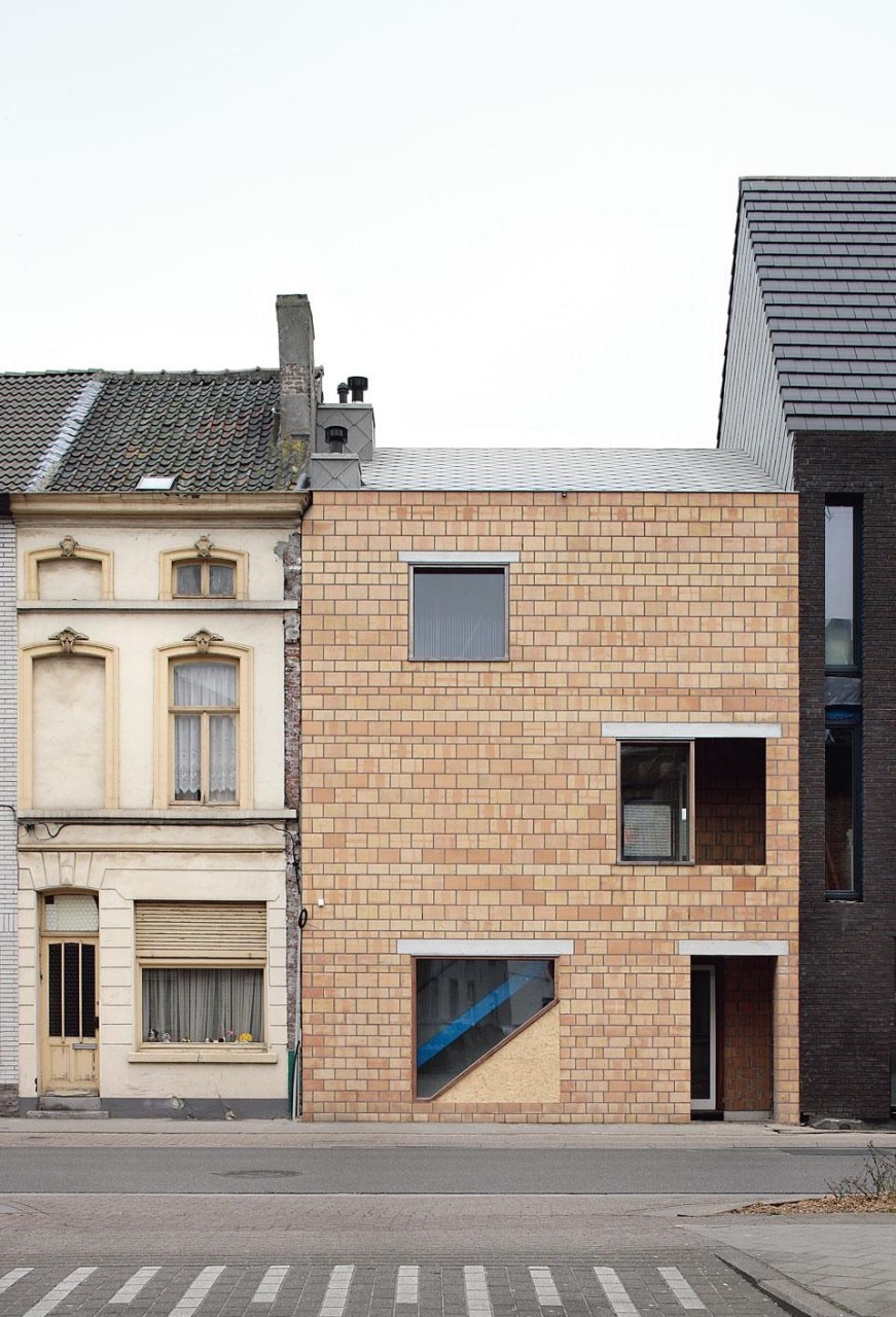 Subtle alterations
distinguish the Belgian
studio’s work, such as in the new staircase
that can be glimpsed on the
street front