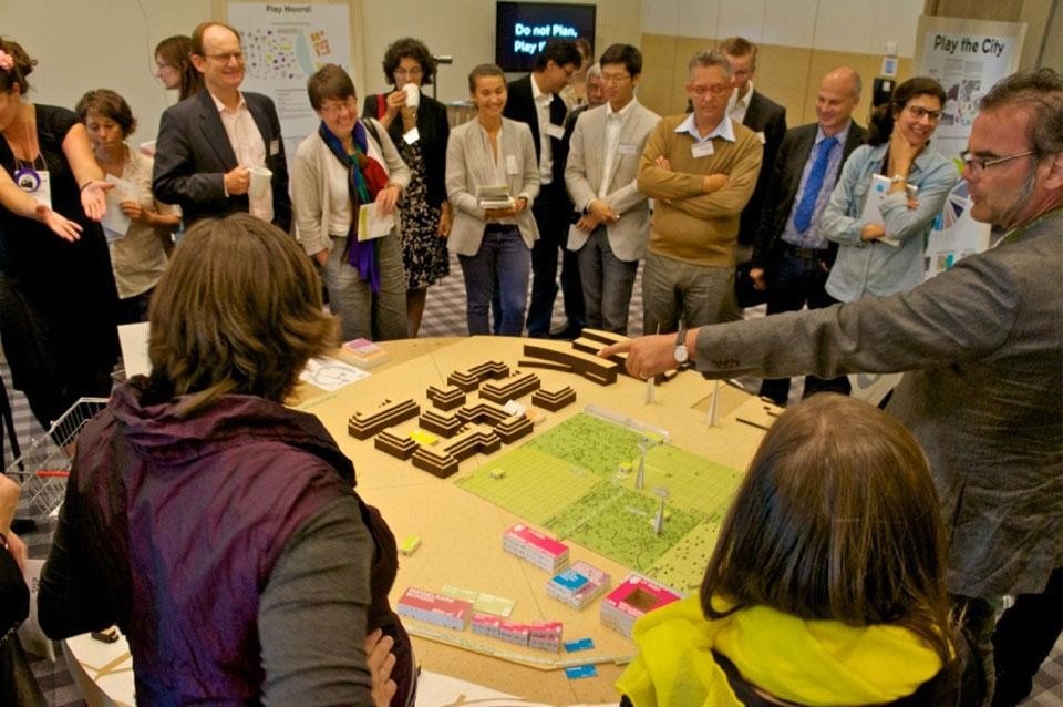 Amsterdam Noord players debating about renewable energy. Photo courtesy of Play the City