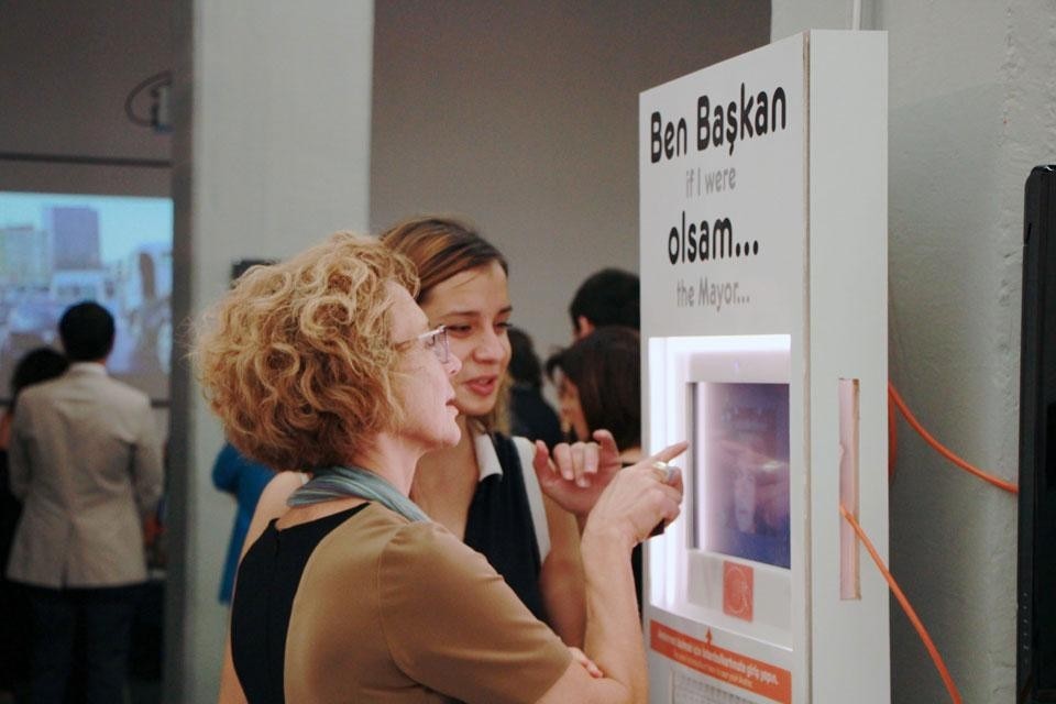 <em>If I were the Mayor</em>, project developed during the 2012 Istanbul Design Biennial. Photo courtesy of Play the City