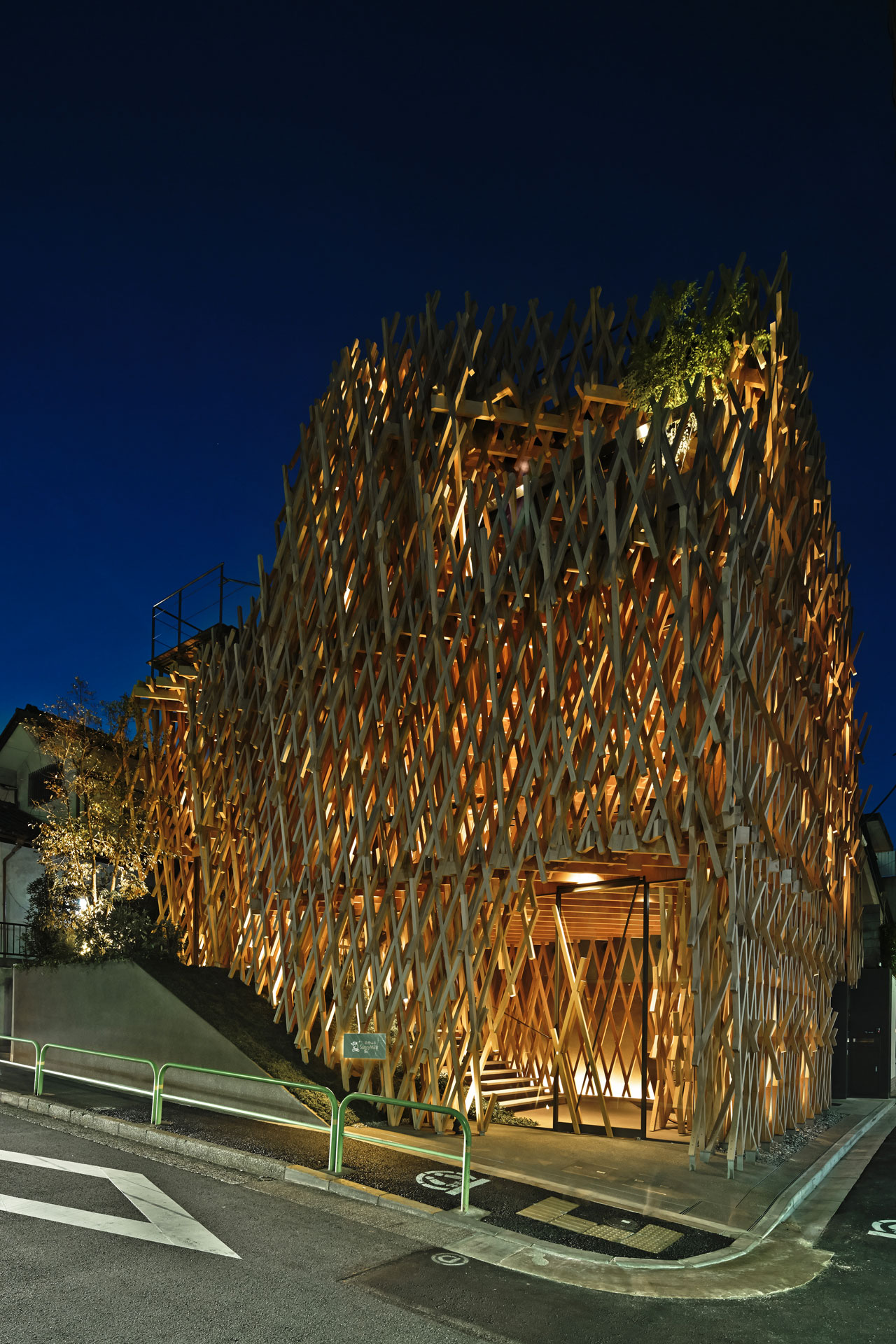 Sunny Hills Minami Aoyama Tokio Japón kengo kuma and associates 隈研吾建築都市設計事務所 微熱山丘 南青山．東京