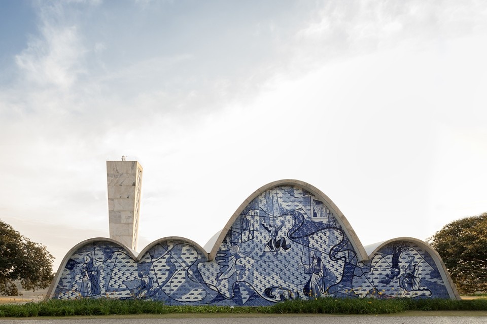 Oscar Niemeyer, Chiesa di San Francesco d'Assisi, Pampulha, Belo Horizonte, Brasile, 1942. Foto Leonardo Finotti. Courtesy Casa da Arquitectura