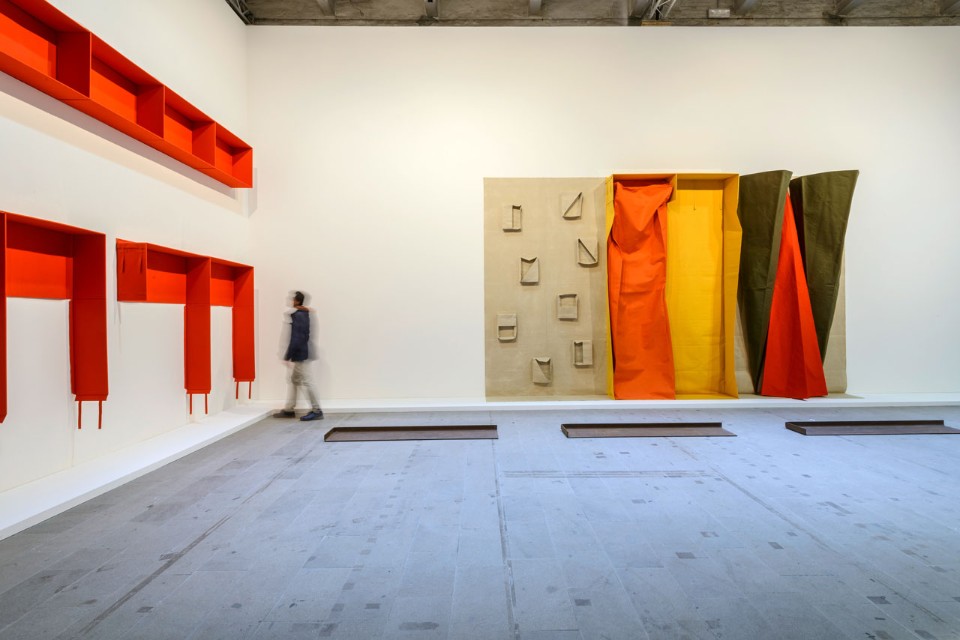 Franz Erhard Walther, Various works, 1975-1986. Mixed materials. Photo Andrea Avezzù