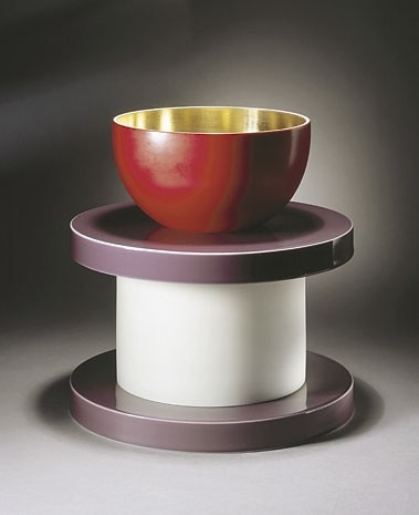 Diane bowl, Manufacture Nationale de Sèvres, 
1994 (collection of Max Palevsky, photo
© 2005 Museum Associates/LACMA)