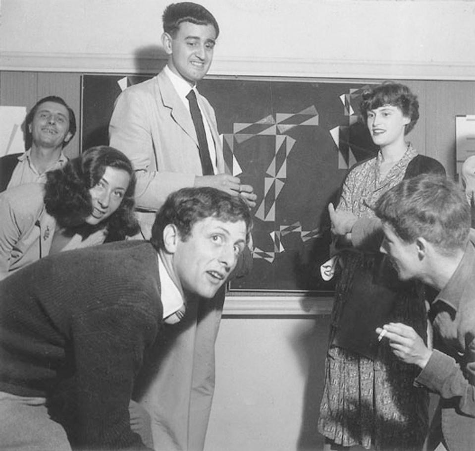 A young Maldonado (1949) together with Max and Gianni Dova in front of the painting “Black-Woogie” by Huber.  The painting is the source of the wall decoration for the Sirenella (1949) jazz club designed by Huber