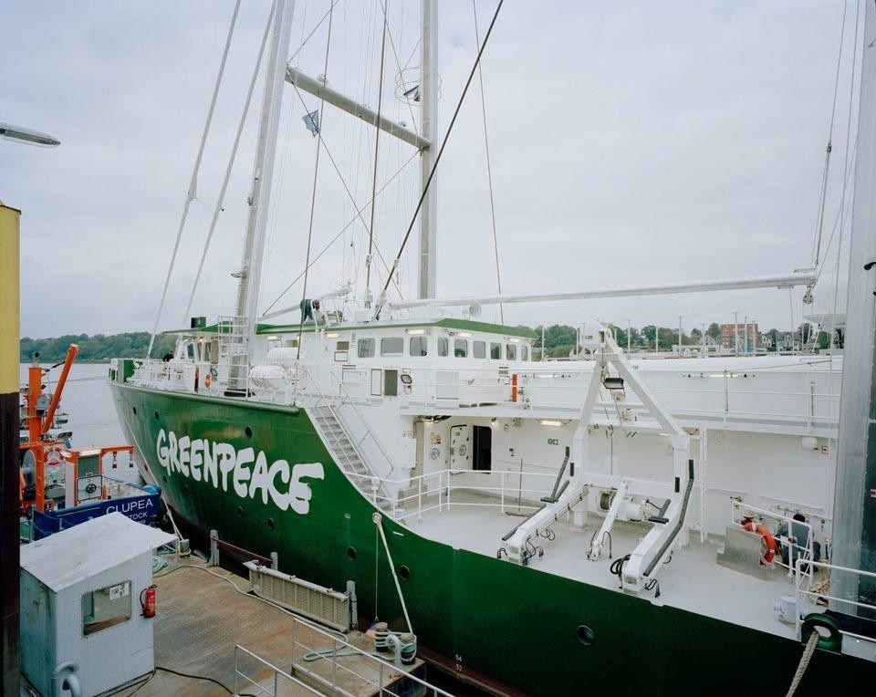 Registered as a “yacht”
and sailing under the Dutch
flag, the Rainbow Warrior iii
is certified and classified to
the highest GL (Germanischer
Lloyd) standards.