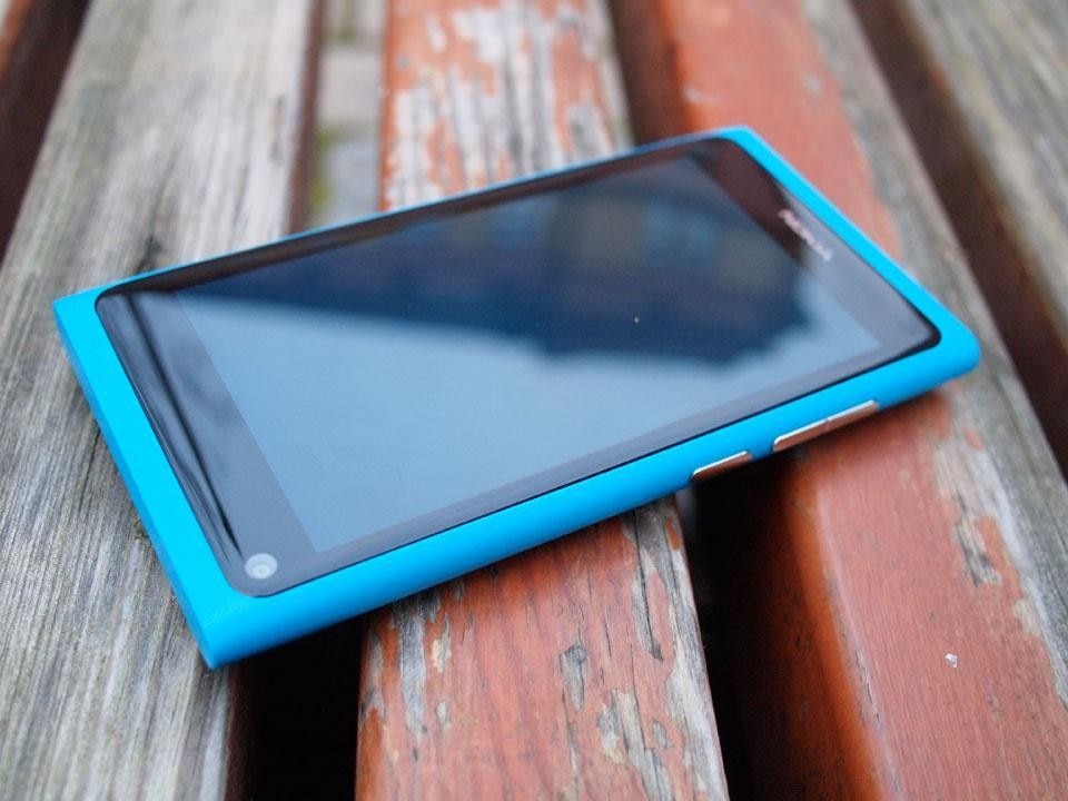 The N9 is designed to have no ‘home button’, but instead one simply swipes through three primary modes.