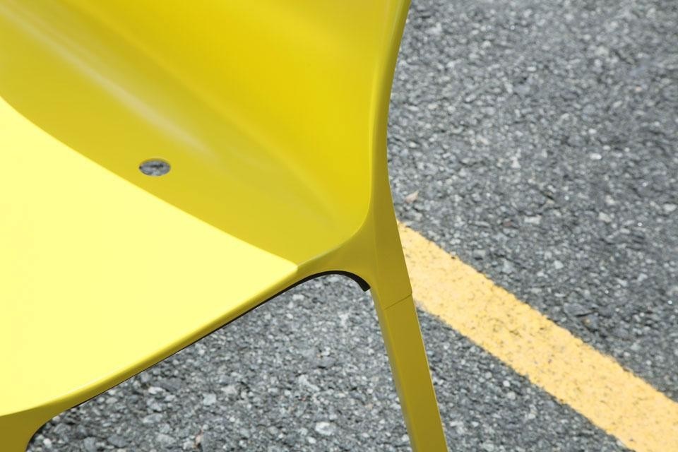 The new <em>OAC</em> (Olivares Aluminum Chair) designed by Jonathan Olivares for Knoll