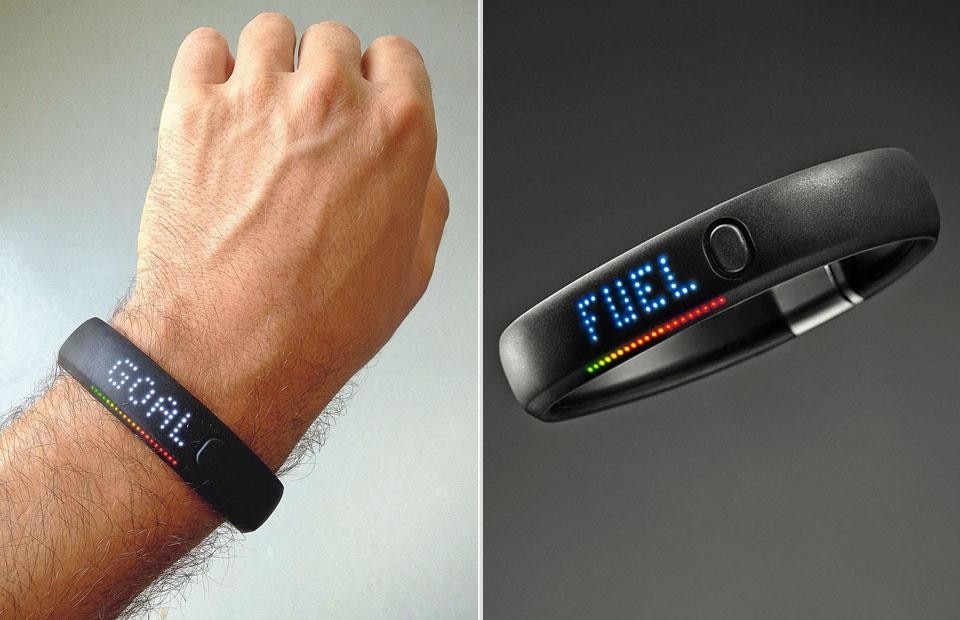 Top: Fitbit contains an
accelerometer that counts
the number of steps taken
every day, as well as an
altimeter that measures
variations in height. Above: Nike+ FuelBand collects
data relative to the user’s
daily physical activity and
sets goals to reach. Via
a Nike+ account, data is
sent to an iPhone app that
memorises and visualises
personal results
