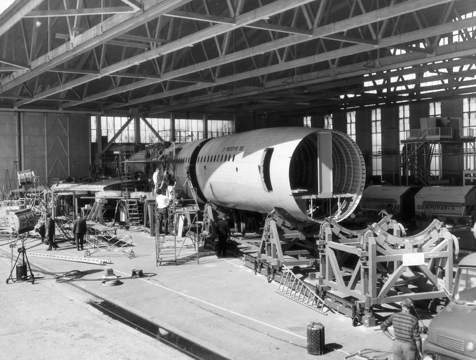 Assembling the engines of the Concorde 001 prototype, in the hangar at Toulouse Blagnac airport. Photo by Sud-aviation, 1967