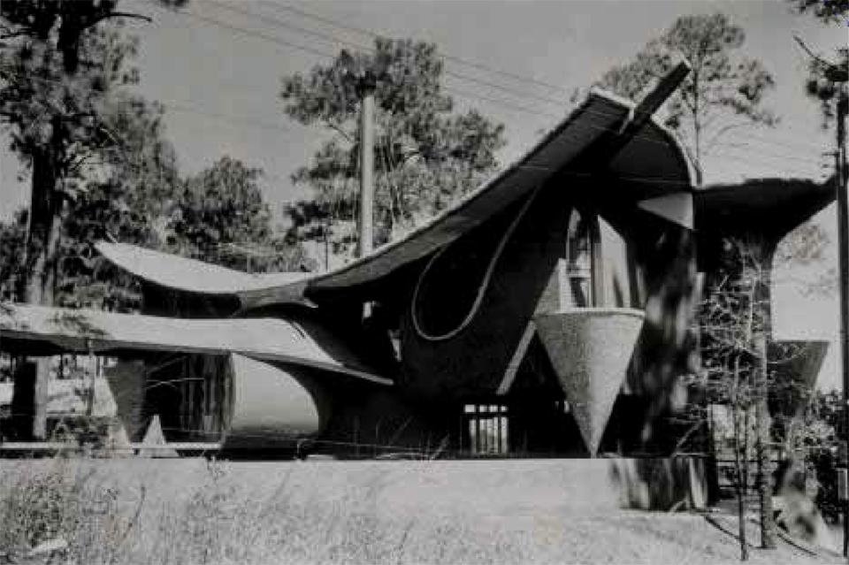 W.C. Gryder House, Ocean Springs (Mississippi), 1960. The geometric composition of the House sees circular lines overlapping and tracing an almond-shaped plan. Inserts of overturned cones stand at the corners forming balconies 
