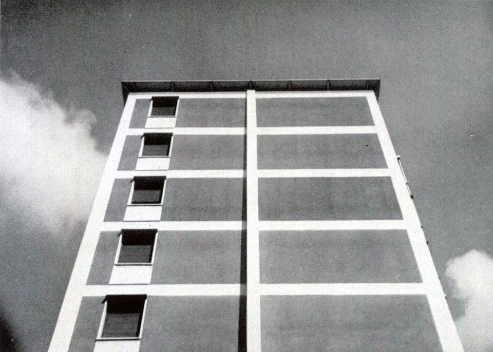 Film still from Angelo Mangiarotti's documentary <em>Position of Architecture</em>, as reproduced in Domus 284 / July 1953. Belgioioso, Peressutti, Rogers, low-cost housing in Sempione, Milan
