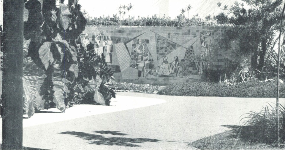 garden and panel in azulejos by Roberto Burle Marx for a villa of the architect Olavo Redig De Campos