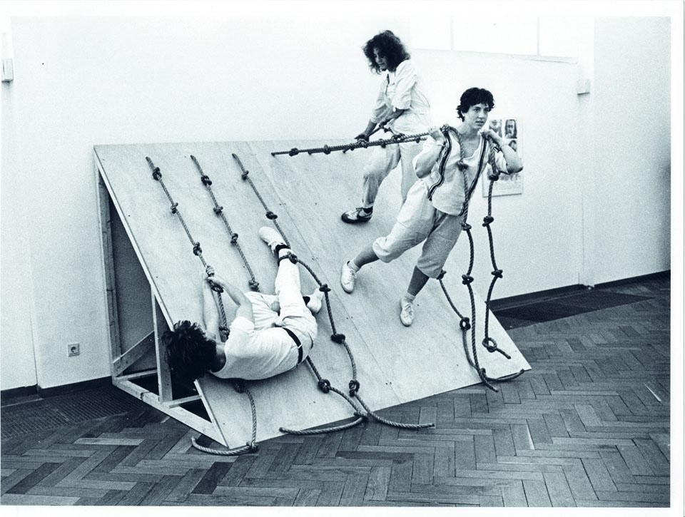 Simone Forti, <i>Slant</i> Board, 1960/2004. © the artist
Courtesy the artist and The Box, Los Angeles