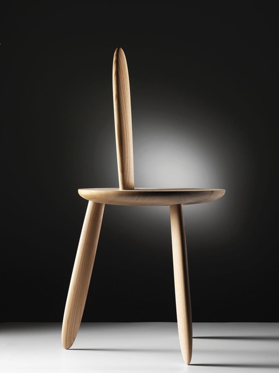 3DWN1UP chair by Aldo Bakker in elm wood. Production: Kuperus and Gardenier. Distribution: Particles Gallery. Photo: Erik and Petra Hesmerg.
