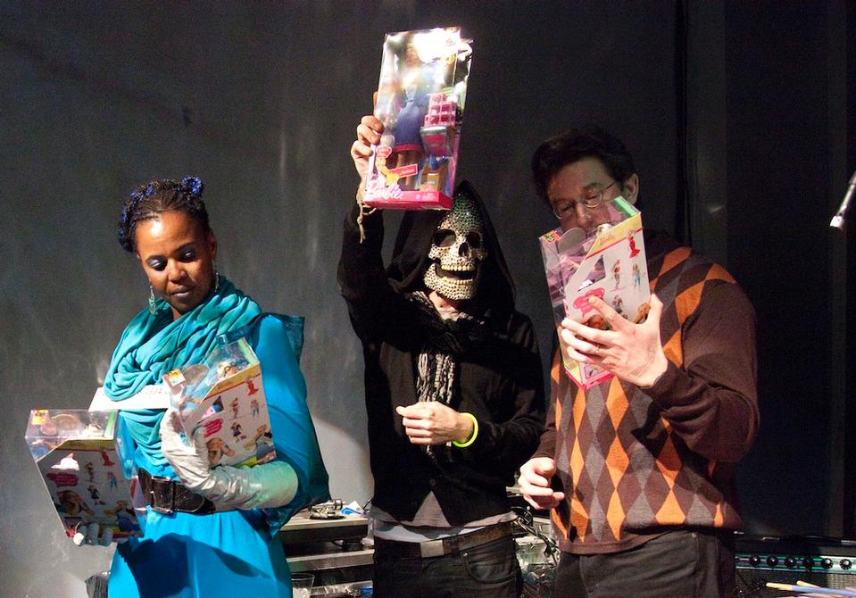 Critical Halloween: the online competition