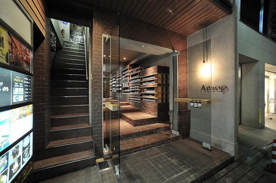 Aesop Ginza is positioned to work from a space that embodies values so closely aligned with the company's own traditions.