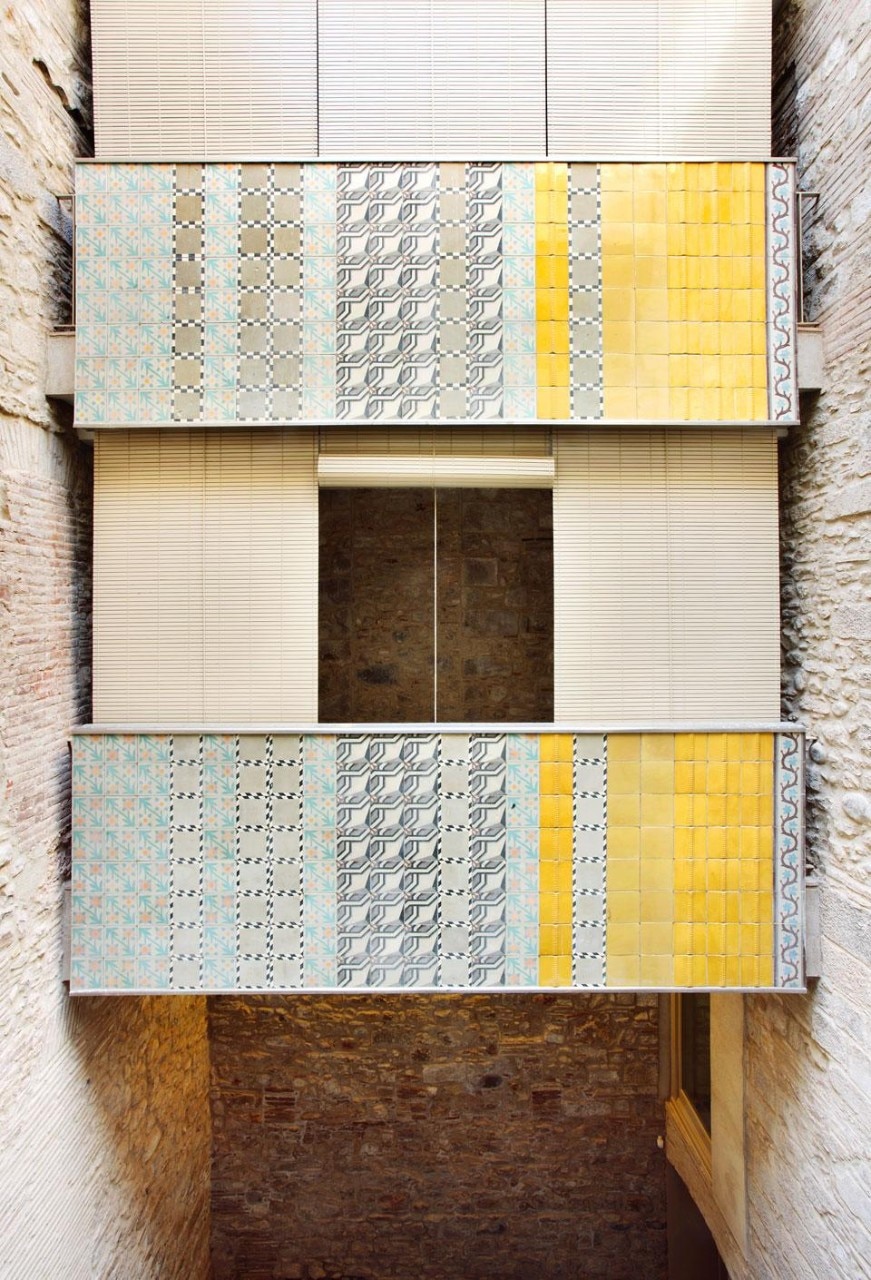 Bosch-Capdeferro (Elisabet Capdeferro and Ramon Bosch): Collage House in Girona