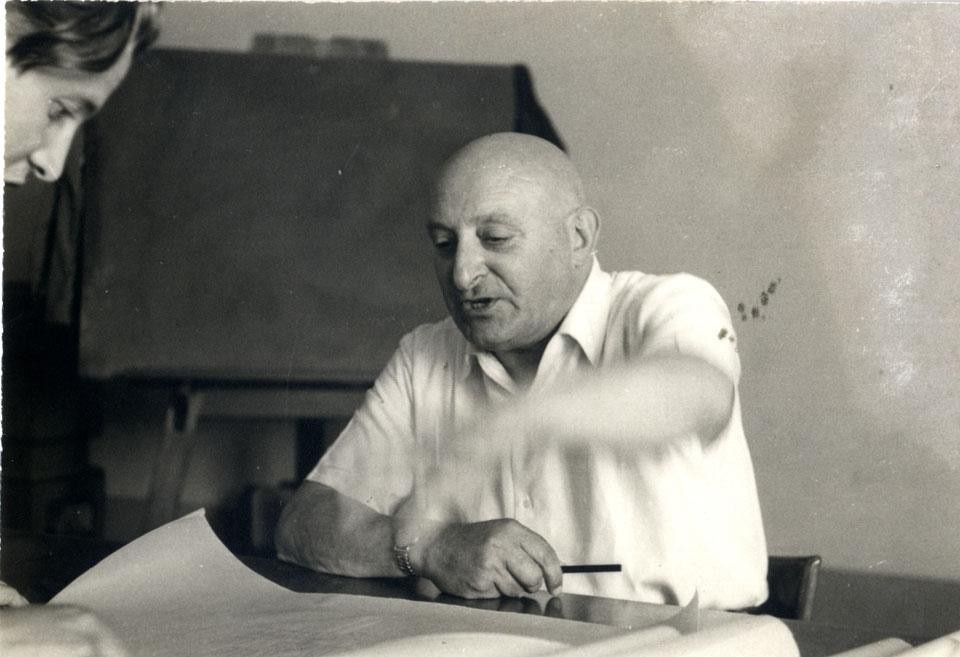 Corradino d'Ascanio in his practice in the '50