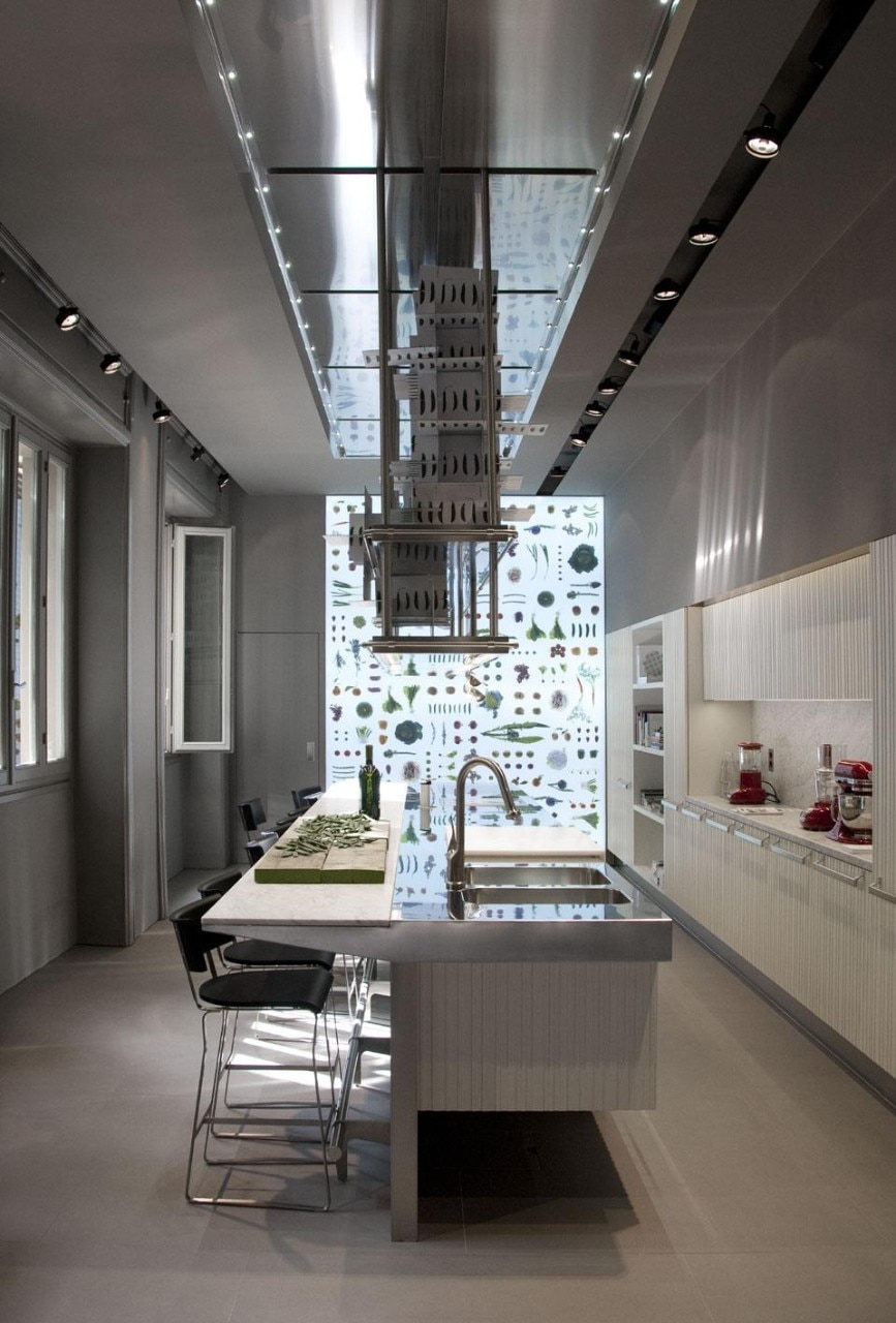 Arclinea flagshipstore designed by Antonio Citterio and Gianluca Tronconi. Corso Monforte 28, Milan