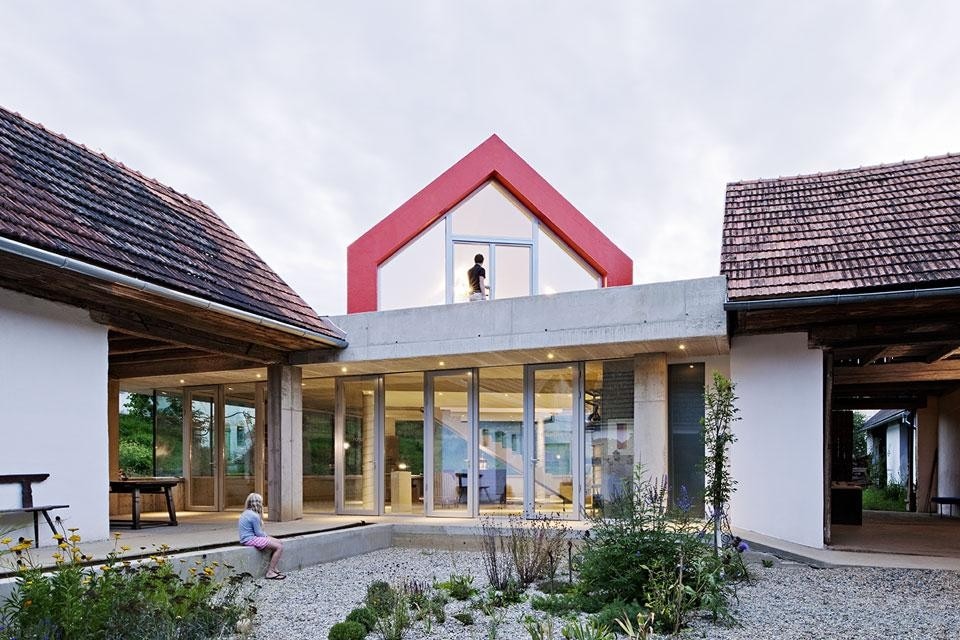 Top and above: LOOPING ARCHITECTURE, <em>Forum Limbach</em> single family house, Burgenland, Austria 2012
