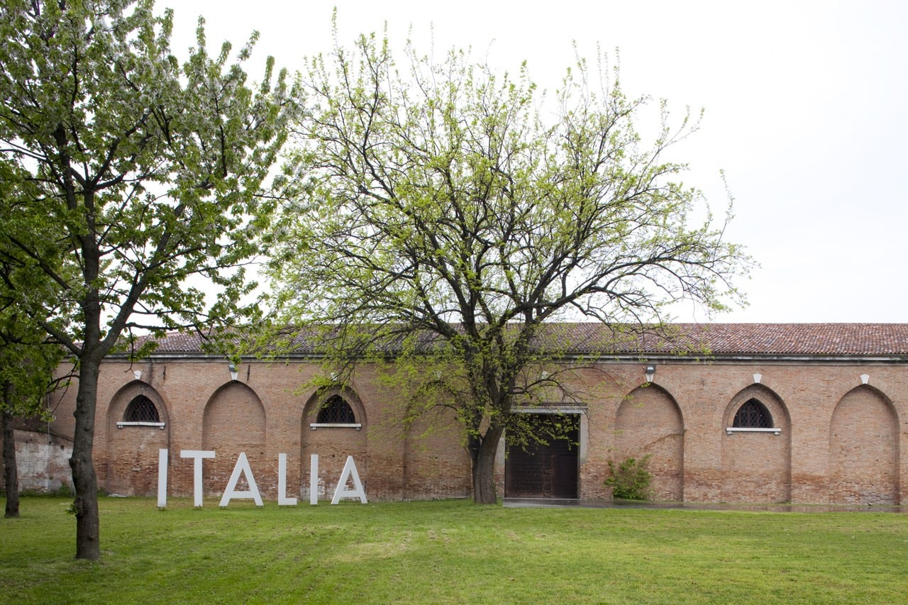 Vista esterna del Padiglione Italia, all'Arsenale, 2010 Photo Giulio Squillacciotti. Courtesy la Biennale di Venezia