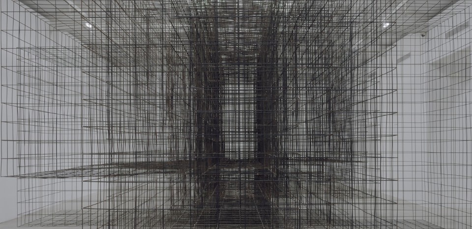 Antony Gormley, <i>MATRIX II</i>, 2014, 150 sheets tannic blackened Rebar, 550 x 1500 x 750 cm
