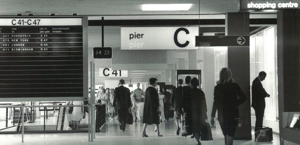 Benno Wissing, Signaletik Flughafen Schiphol, Amsterdam, 1960er, © Paul Mijksenaar Archives, Amsterdam
