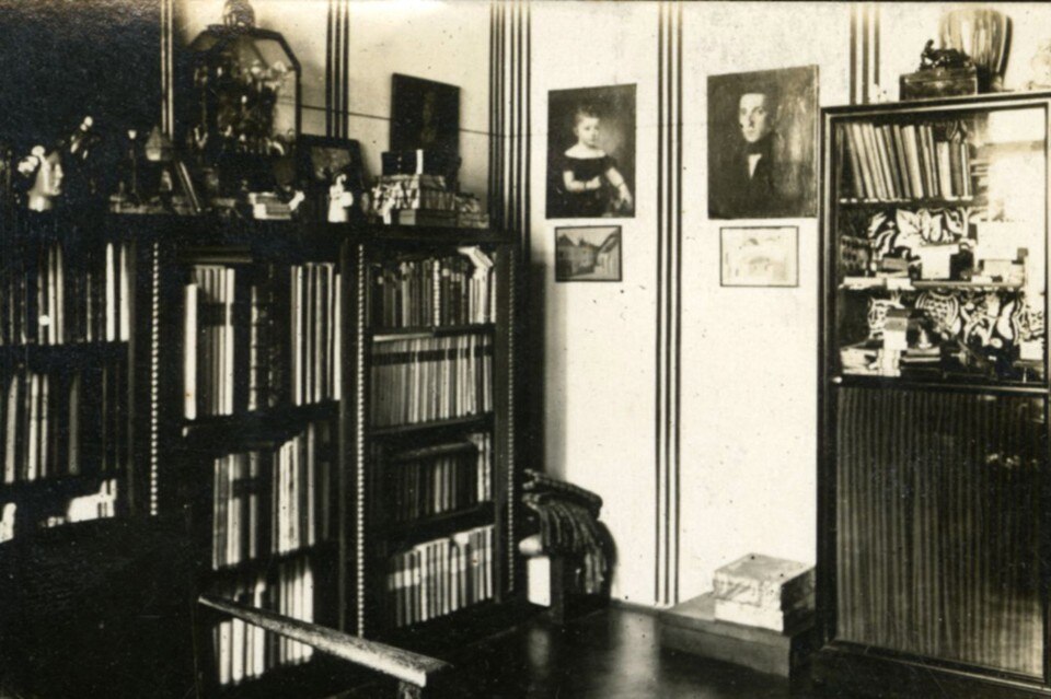 Vienna, 4th district, Margaretenstraße 5, 1912– 1914. Library of Josef Hoffmann‘s apartment. Photo: unknown © Municipality Brtnice