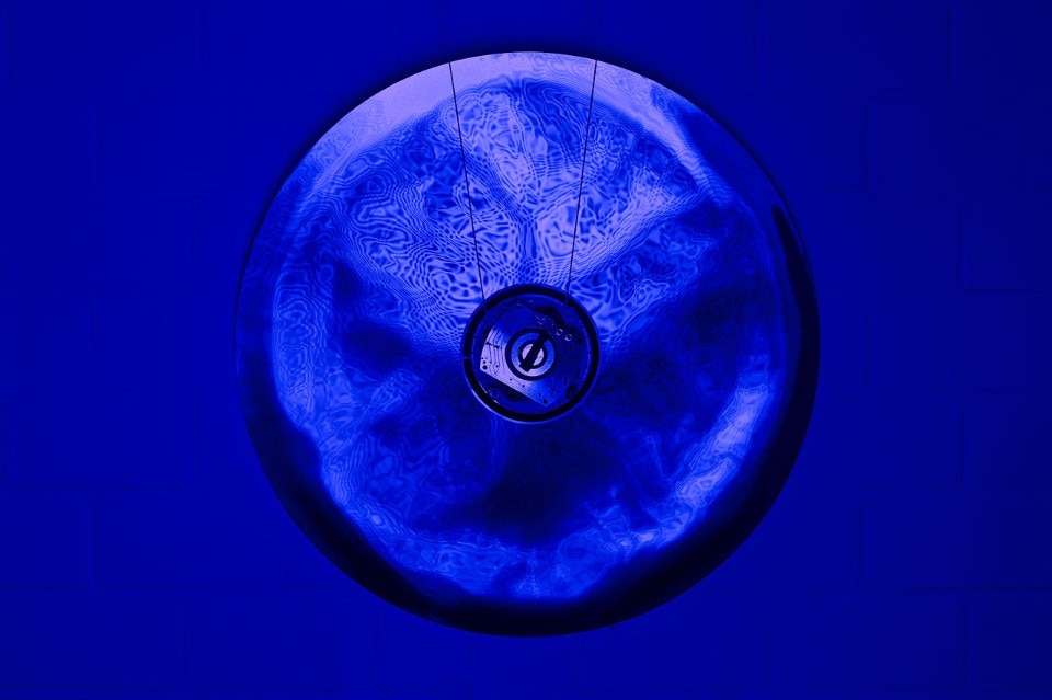 Haroon Mirza, <i>Bitbang Mirror</i>, 2015 (Prototype9), dimensions variable. Untitled (2013) by Anish Kapoor, LEDs, Arduino, speaker, amplifier. Courtesy of the artists; Photo: David Bebber