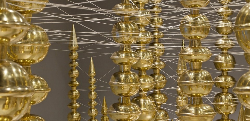 Subodh Gupta, Terminal, 2010. Brass and thread Dimensions variable. Courtesy of the artist and Hauser & Wirth, Zurich, Switzerland and New York.