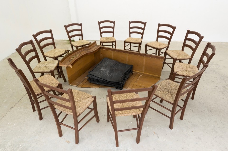  Jannis Kounellis, Untitled, chairs, wardrobe pieces diameter 315 cm, 2015. Courtesy the artist and Galleria Continua, San Gimignano / Beijing / Les Moulins / Habana. Photo Oak Taylor-Smith