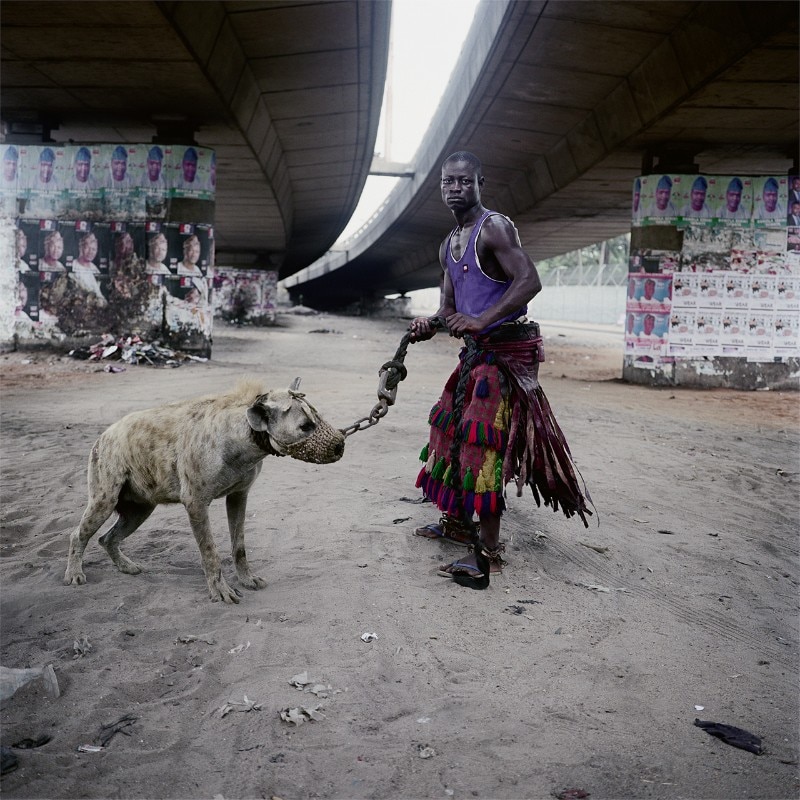 Pieter Hugo, Abdullah Mohammed with Mainasara, Lagos, Nigeria, from the series “The Hyena & Other Men”, 2005-2007. © Pieter Hugo, Priska Pasquer, Köln