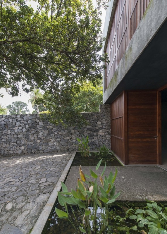 Palinda Kannangara Architects, Linear House, Rajagiriya, 2015
