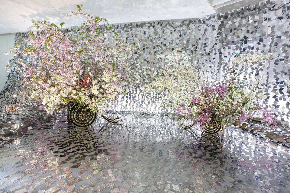 Nendo, Kaleidoscopic Ikebana, installation view, Tokyo, 2017. Photo Takumi Ota, Kozo Sekiya